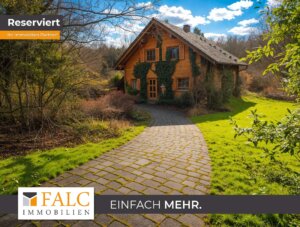 Charmantes Blockhaus im grünen Dorfidyll